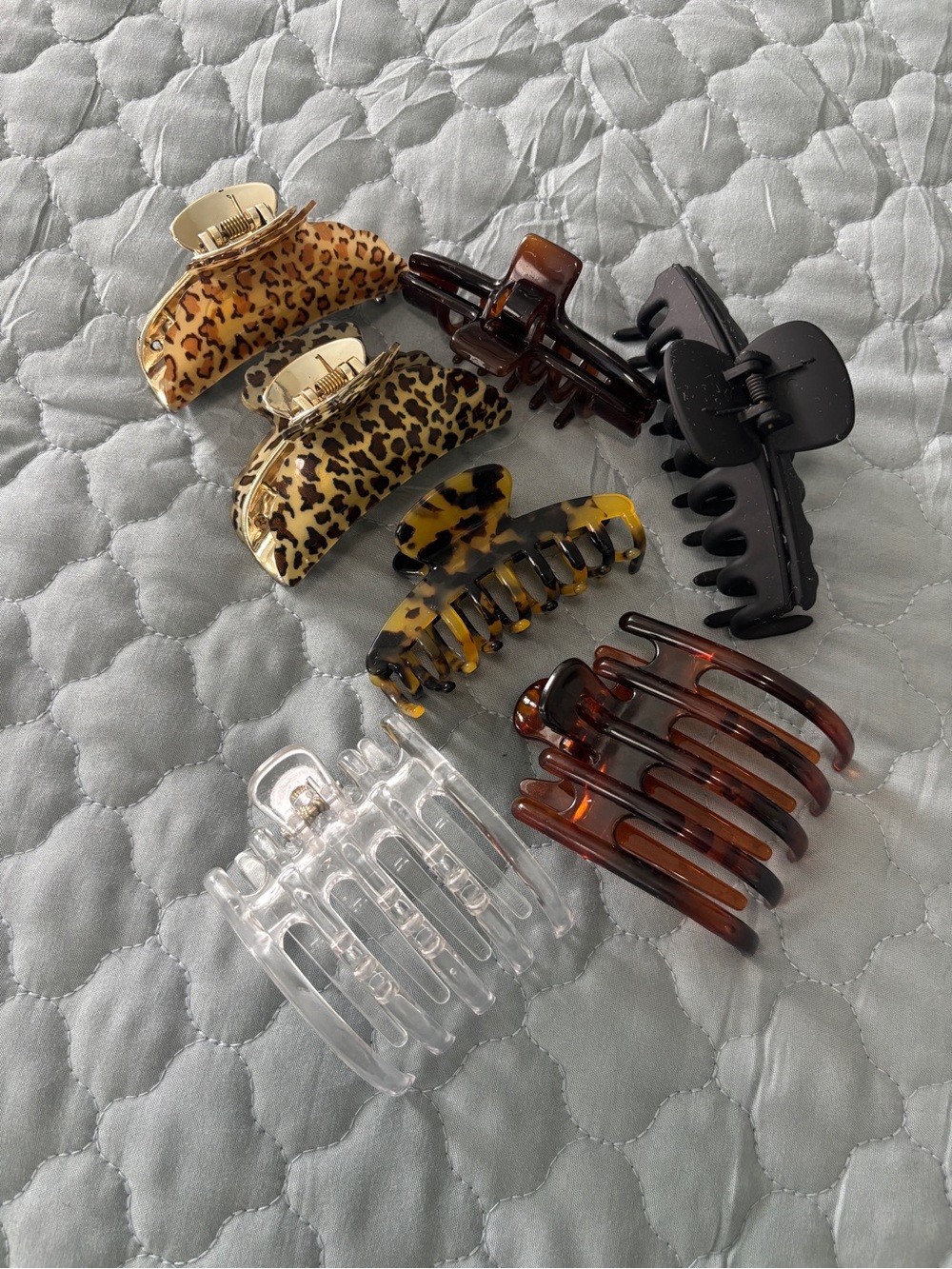 Assorted Hair Claw Clips (7) —Leopard, Tortoiseshell, Black, Clear - gently used